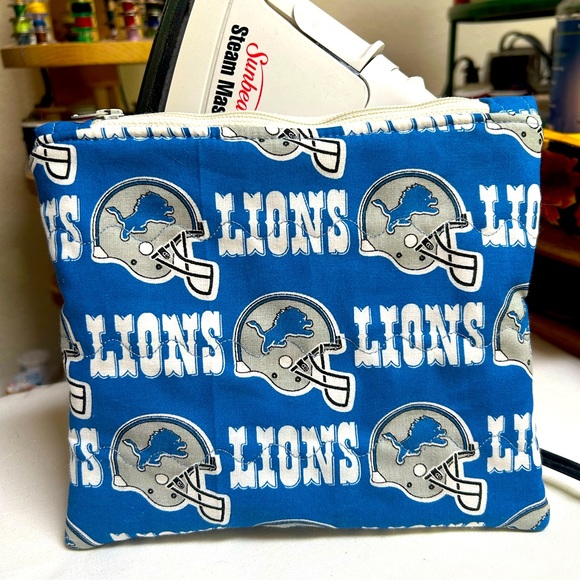Lions Cosmetic Bag - Picture 2 of 3